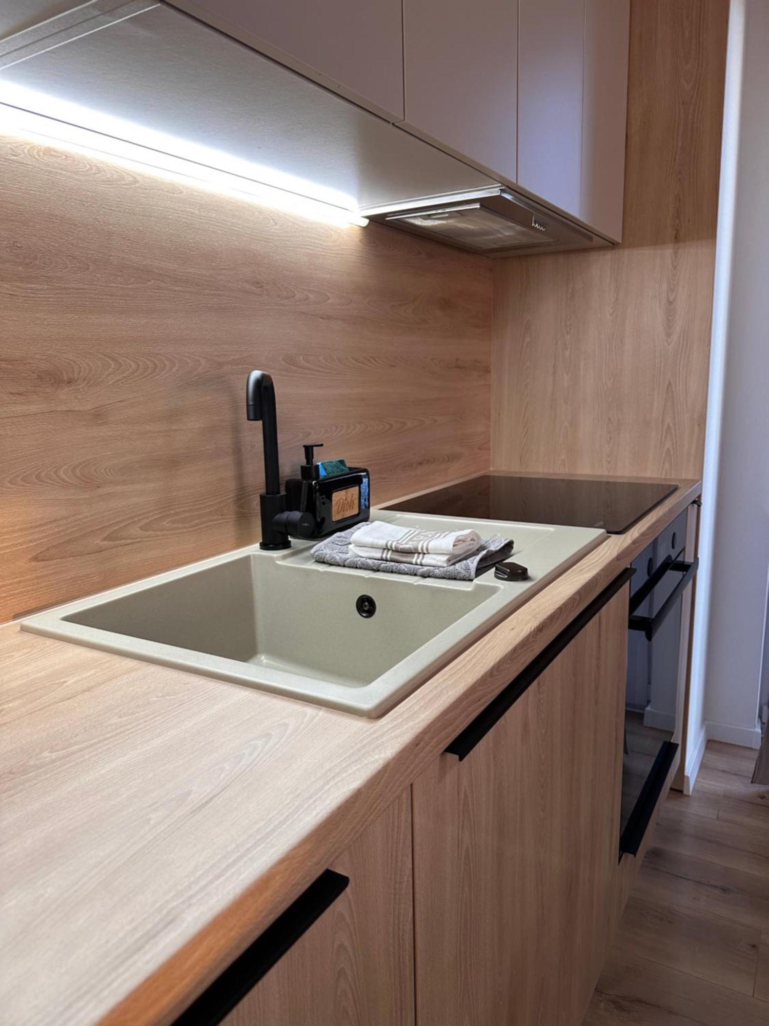 Trenčín Trendy Apartment מראה חיצוני תמונה