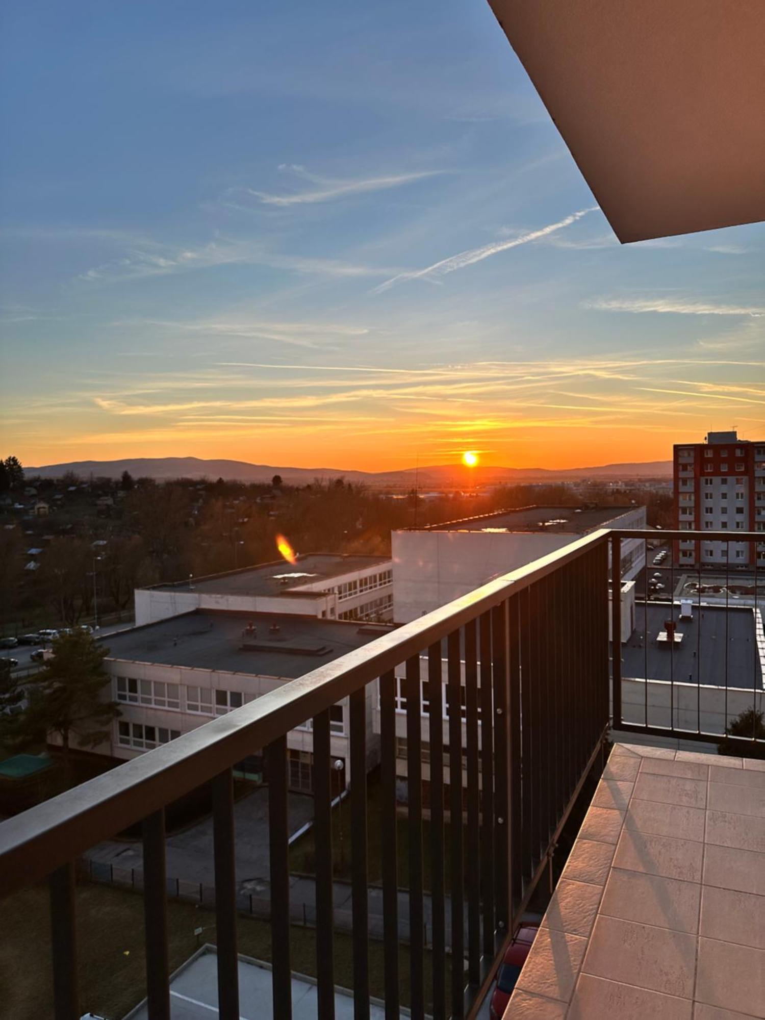 Trenčín Trendy Apartment מראה חיצוני תמונה